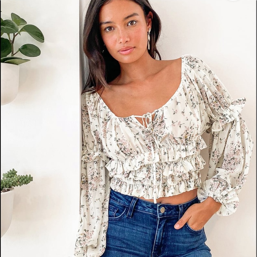 NWT cream floral print ruffled top